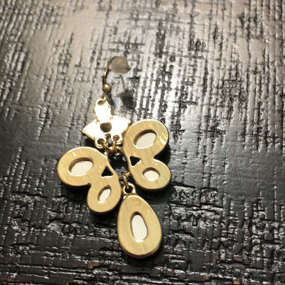 NWT Gold Tone & Off White Chandelier Earrings!! - Picture 4 of 4